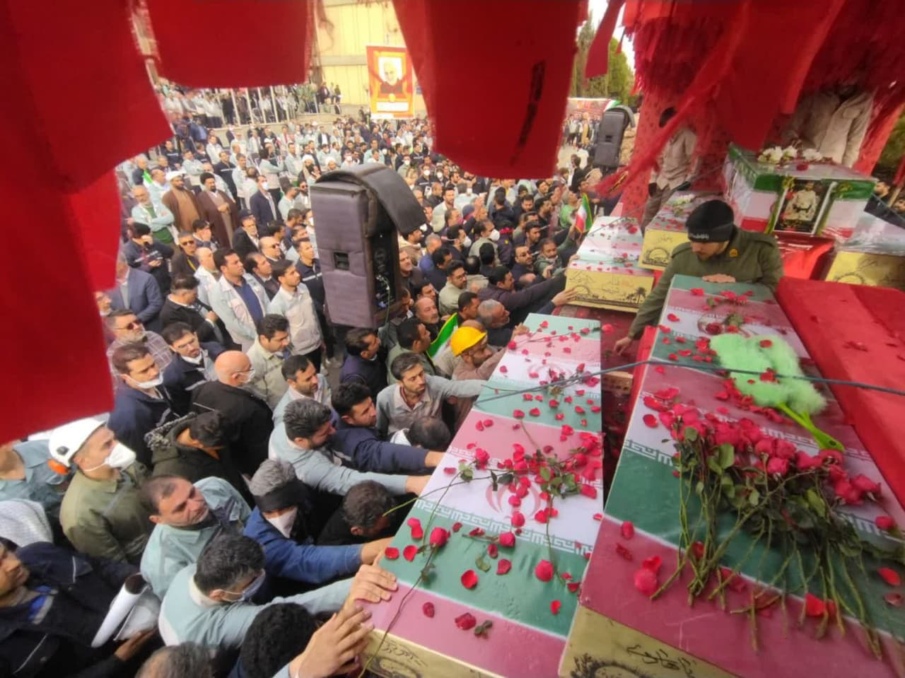 بوی بهشت در شهر به مشام خواهد رسید بوی بهشت در شهر به مشام خواهد رسید