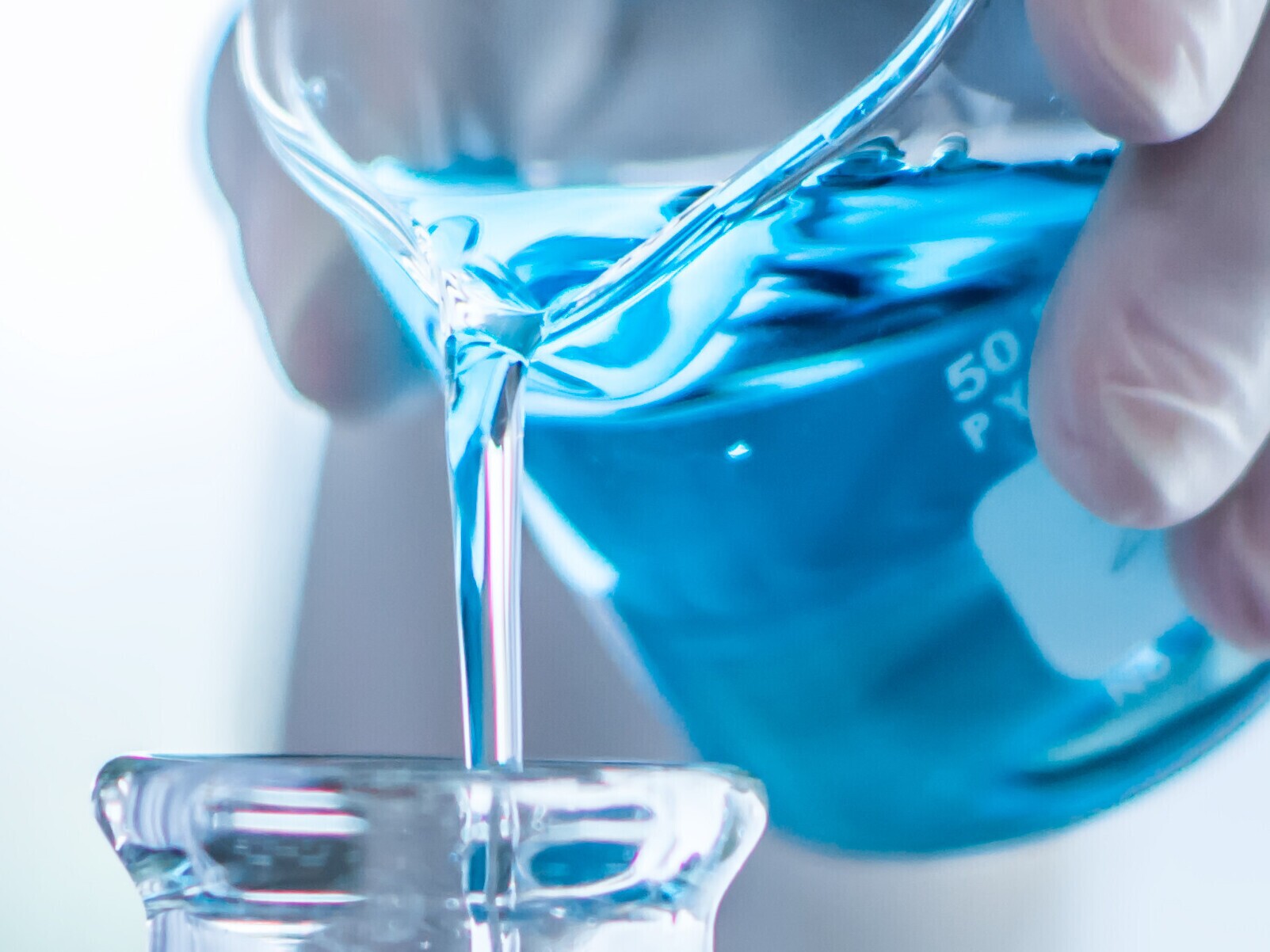 تولید رزینهای مورد استفاده در صنایع چاپ، خودرو و دندانپزشکی ( ویترین / منبع : معاونت علمی ریاست جمهوری) تولید رزینهای مورد استفاده در صنایع چاپ، خودرو و دندانپزشکی ( ویترین / منبع : معاونت علمی ریاست جمهوری)