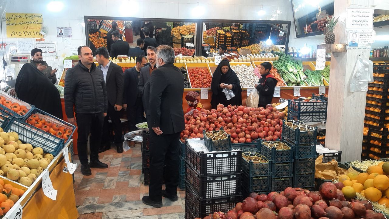 افزایش نظارت گشتهای بازرسی اصناف بر بازار شب یلدا در فریمان افزایش نظارت گشتهای بازرسی اصناف بر بازار شب یلدا در فریمان