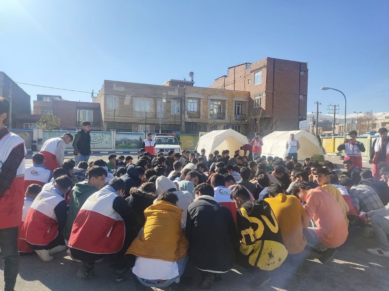 مانور لحظه صفر زلزله و ایمنی در پیرانشهر مانور لحظه صفر زلزله و ایمنی در پیرانشهر