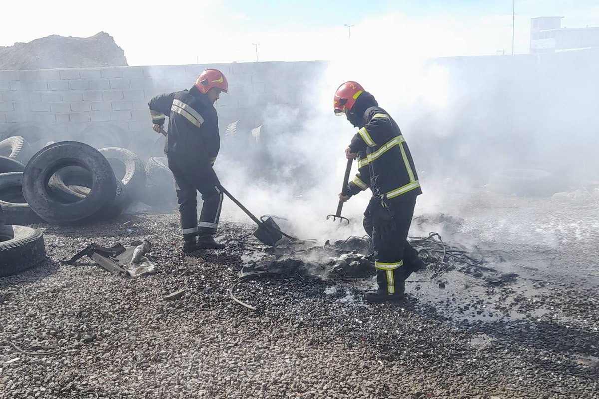 مهار آتش سوزی لاستیک های فرسوده در ارومیه مهار آتش سوزی لاستیک های فرسوده در ارومیه