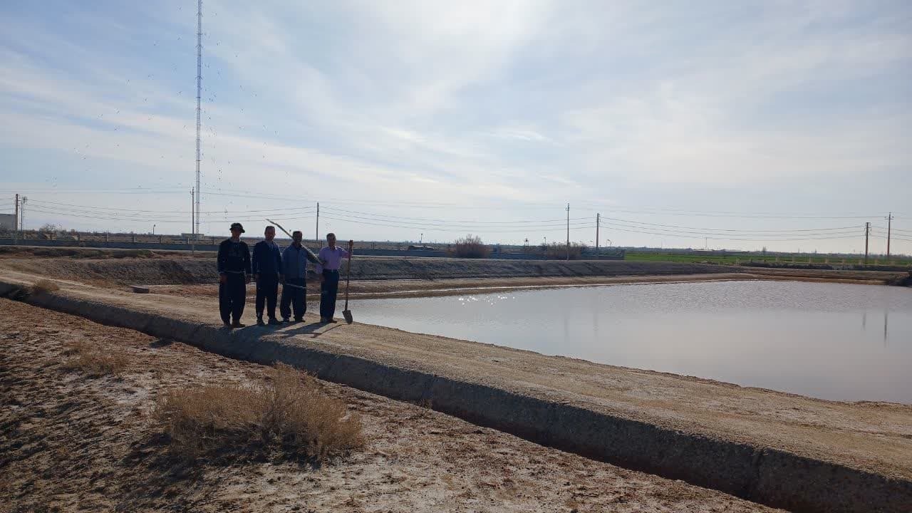 آبگیری و راهاندازی مزارع پرورش آرتمیا در مجتمع فسندوز چهار برج آغاز شد آبگیری و راهاندازی مزارع پرورش آرتمیا در مجتمع فسندوز چهار برج آغاز شد