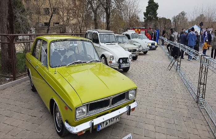 برگزاری نمایشگاه خودروهای کلاسیک در دولتخانه صفوی قزوین برگزاری نمایشگاه خودروهای کلاسیک در دولتخانه صفوی قزوین