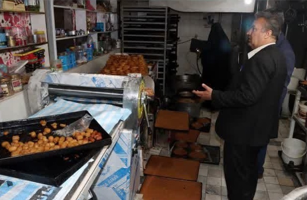 کشف و معدوم سازی ۱۸۰ کیلوگرم روغن ضایعاتی در روداب کشف و معدوم سازی ۱۸۰ کیلوگرم روغن ضایعاتی در روداب