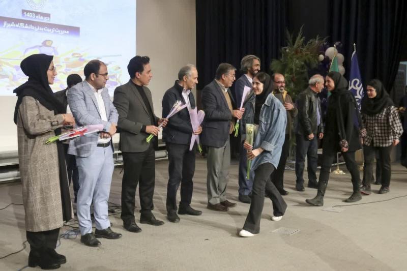 تجلیل از قهرمانان ورزشی دانشگاه شیراز تجلیل از قهرمانان ورزشی دانشگاه شیراز