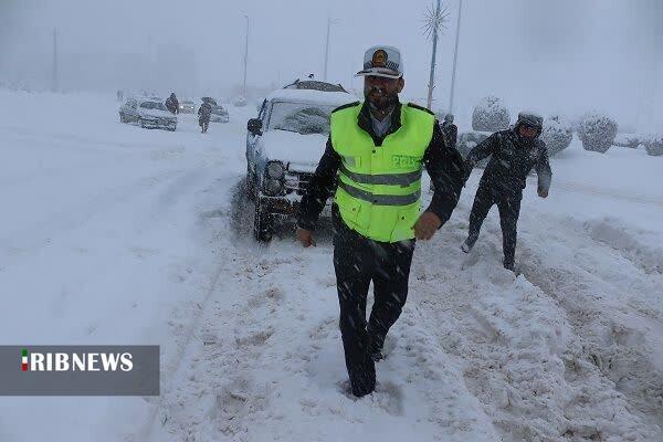 توصیههای پلیس در خصوص رانندگی در شرایط برف و باران توصیههای پلیس در خصوص رانندگی در شرایط برف و باران