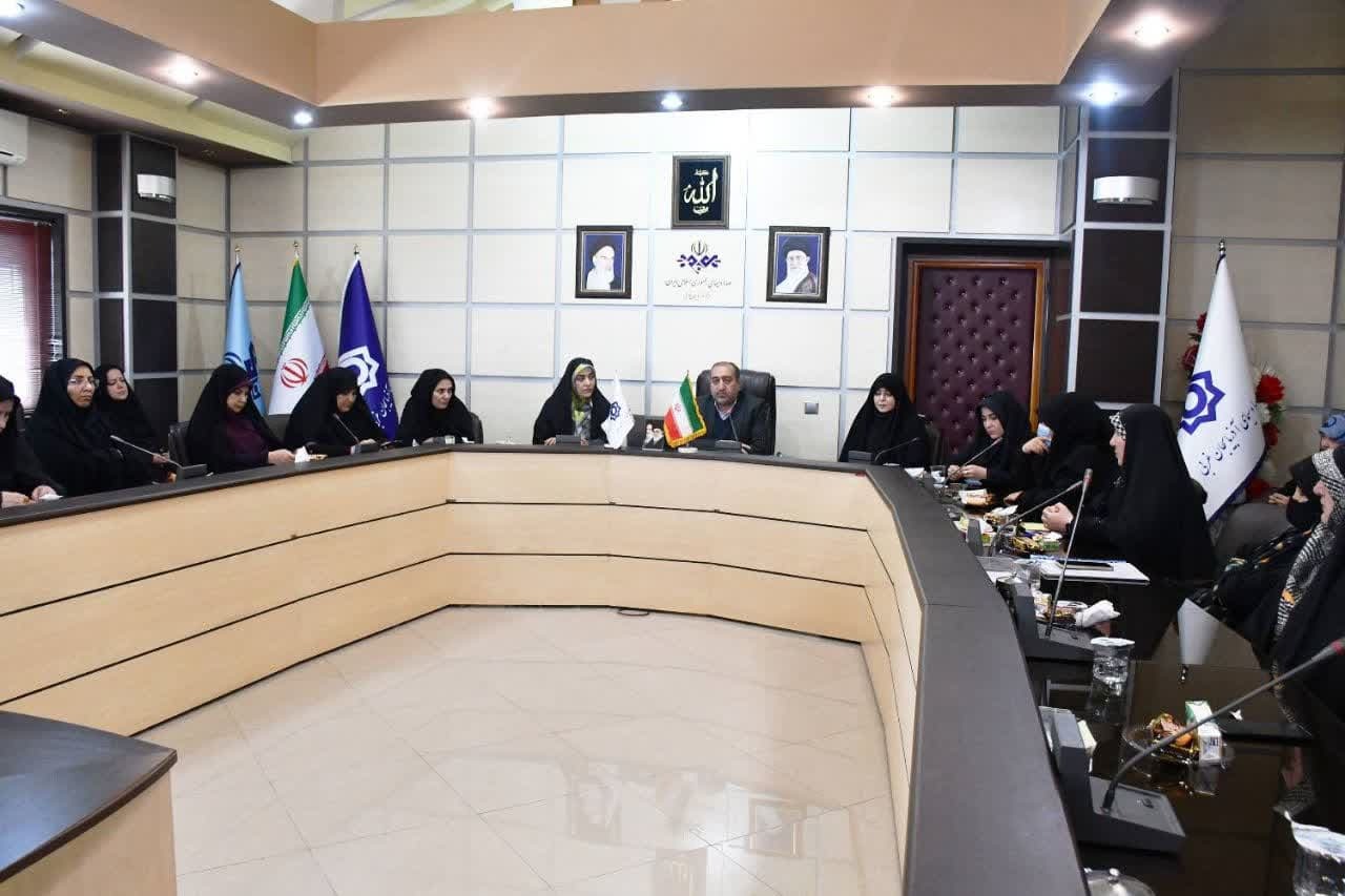 مراسم گرامیداشت روز زن و قدردانی از بانوان صداوسیمای آذربایجان غربی مراسم گرامیداشت روز زن و قدردانی از بانوان صداوسیمای آذربایجان غربی