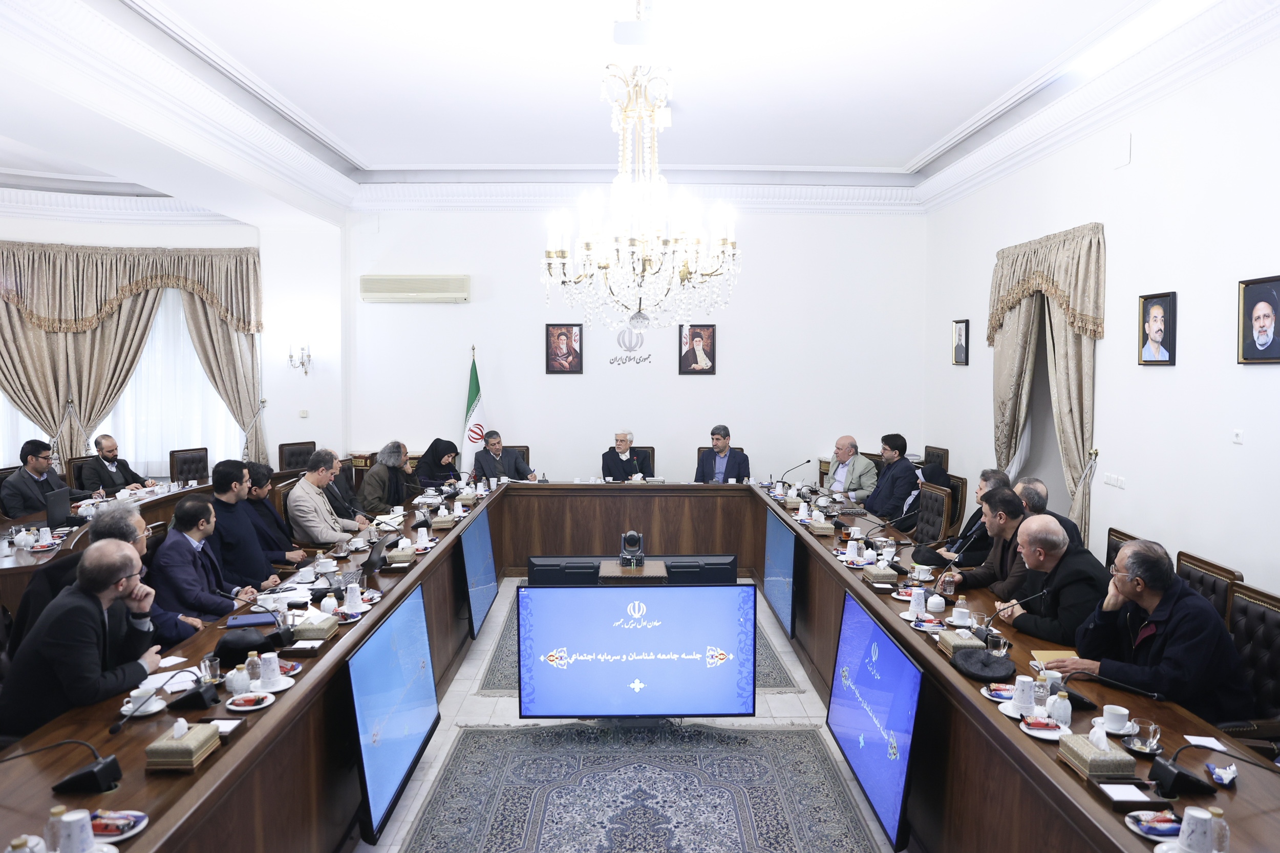 جامعهشناسان برای کاهش شکاف نسلی به دولت راهکار دهند جامعهشناسان برای کاهش شکاف نسلی به دولت راهکار دهند