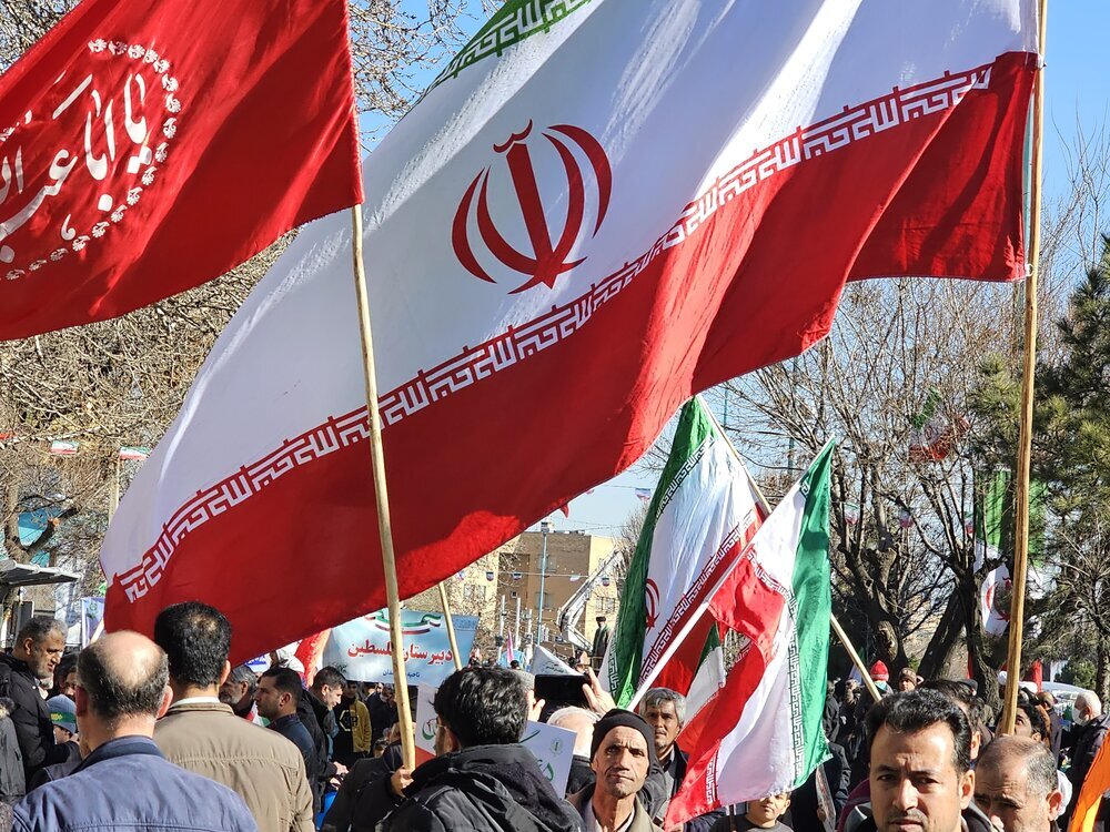 برگزاری راهپیمایی ۲۲ بهمن در ۷۵ نقطه همدان برگزاری راهپیمایی ۲۲ بهمن در ۷۵ نقطه همدان