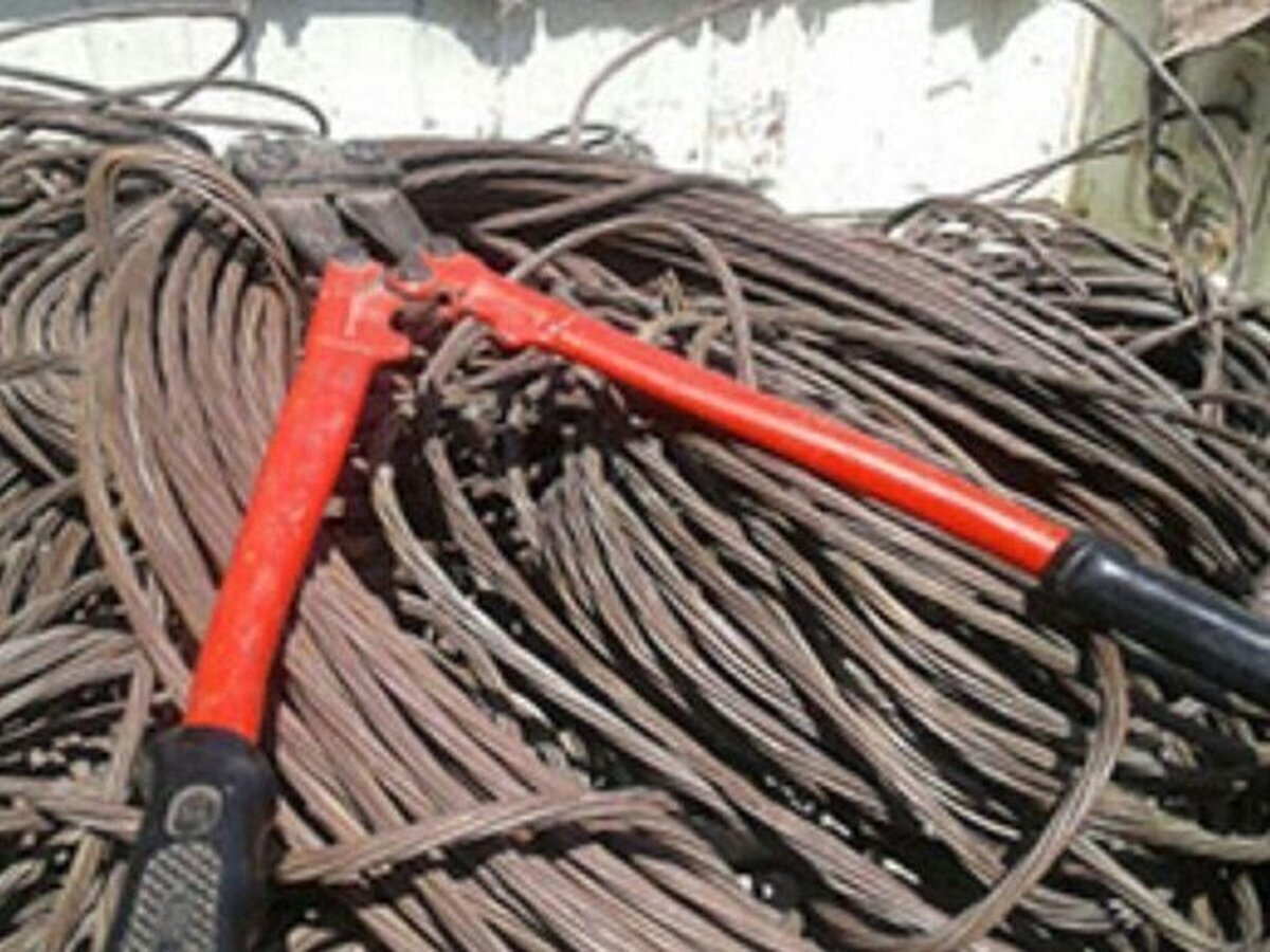 دستگیری سارق تجهیزات ترانسهای برق در محلات دستگیری سارق تجهیزات ترانسهای برق در محلات