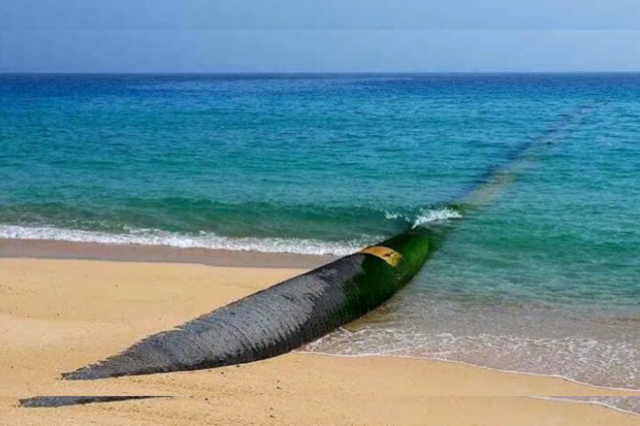 کشف خط لوله ۷۰۰ متری انتقال سوخت قاچاق در سواحل قشم کشف خط لوله ۷۰۰ متری انتقال سوخت قاچاق در سواحل قشم