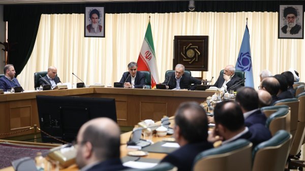 حضور رئیس جمهور در نشست رئیس کل و مدیران بانک مرکزی حضور رئیس جمهور در نشست رئیس کل و مدیران بانک مرکزی