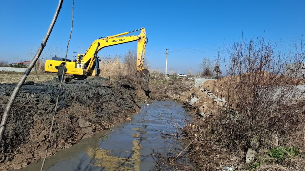 لایروبی نهرهای آبرسان به آببندانهای ساری و میاندورود لایروبی نهرهای آبرسان به آببندانهای ساری و میاندورود