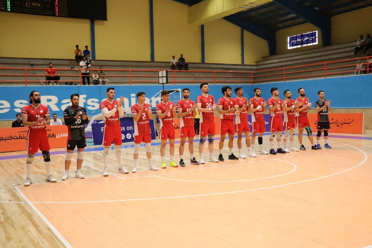 تیم والیبال شهرداری ارومیه میهمان صنعتگران تیم والیبال شهرداری ارومیه میهمان صنعتگران