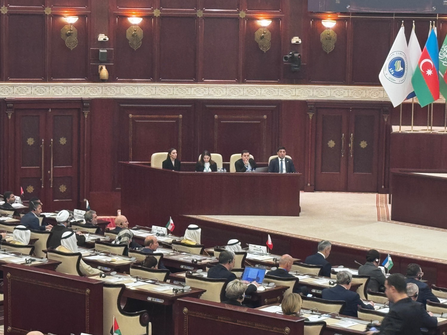  	    		رئیس مجلس به محل مجلس ملی جمهوری آذربایجان وارد شد 	    	