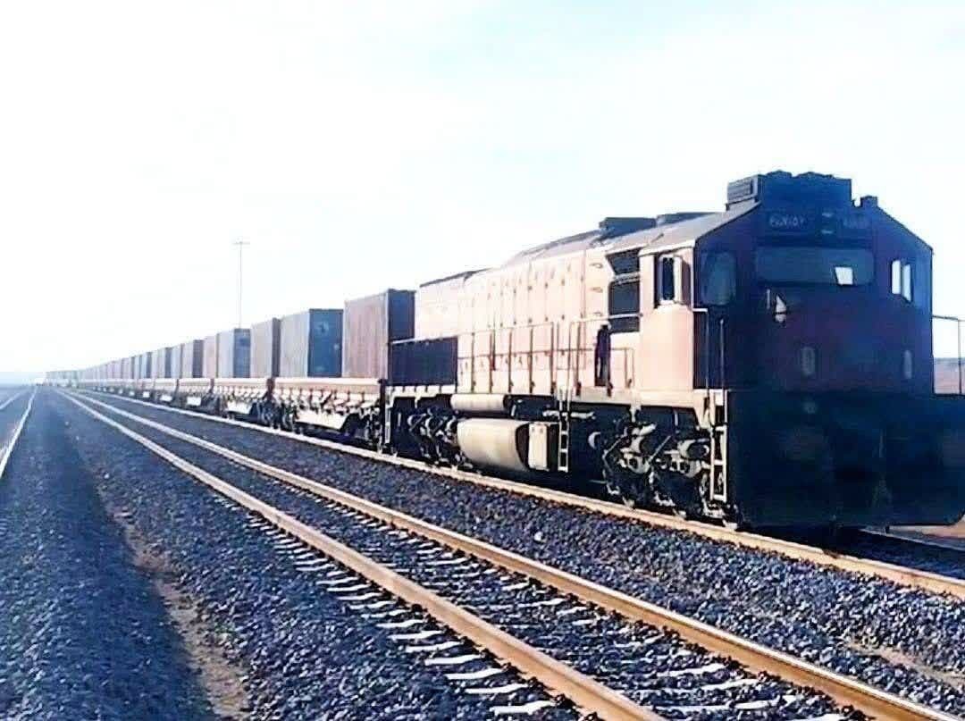 ورود نخستین محموله شکر ترانزیتی از ایران به افغانستان از طریق مرز شمتیغ در راه آهن شرق ورود نخستین محموله شکر ترانزیتی از ایران به افغانستان از طریق مرز شمتیغ در راه آهن شرق