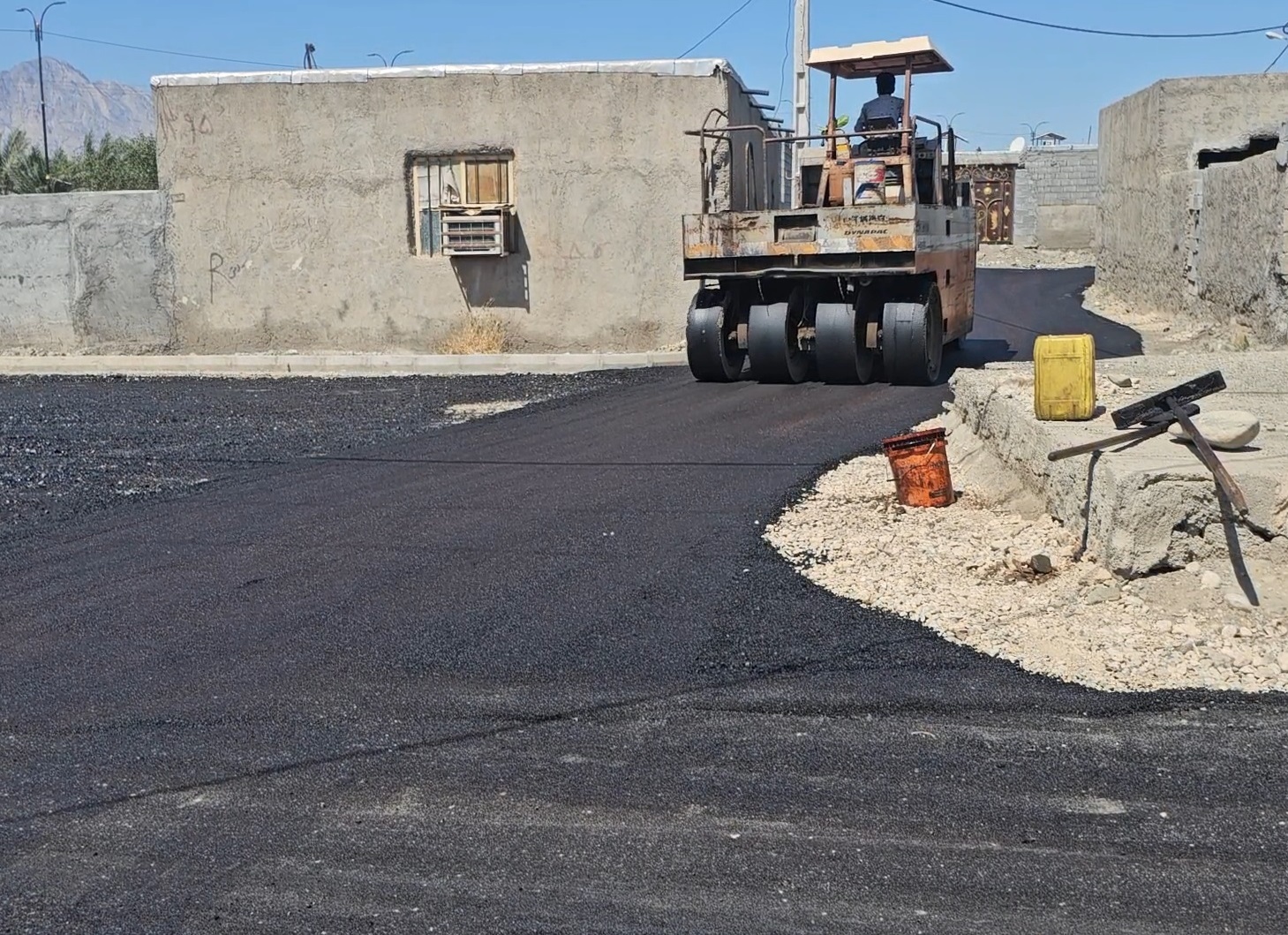 آسفالت معابر روستای سهرابی در بندرعباس آسفالت معابر روستای سهرابی در بندرعباس