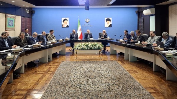 نشست آقای پزشکیان با وزیر و مدیران وزارت صنعت، معدن و تجارت نشست آقای پزشکیان با وزیر و مدیران وزارت صنعت، معدن و تجارت