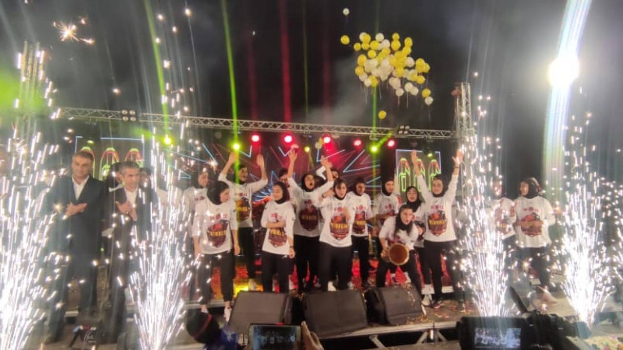 خاتون بم قهرمان زودهنگام وجایگاه سومی دختران گلگهر درلیگ برتر فوتبال خاتون بم قهرمان زودهنگام وجایگاه سومی دختران گلگهر درلیگ برتر فوتبال