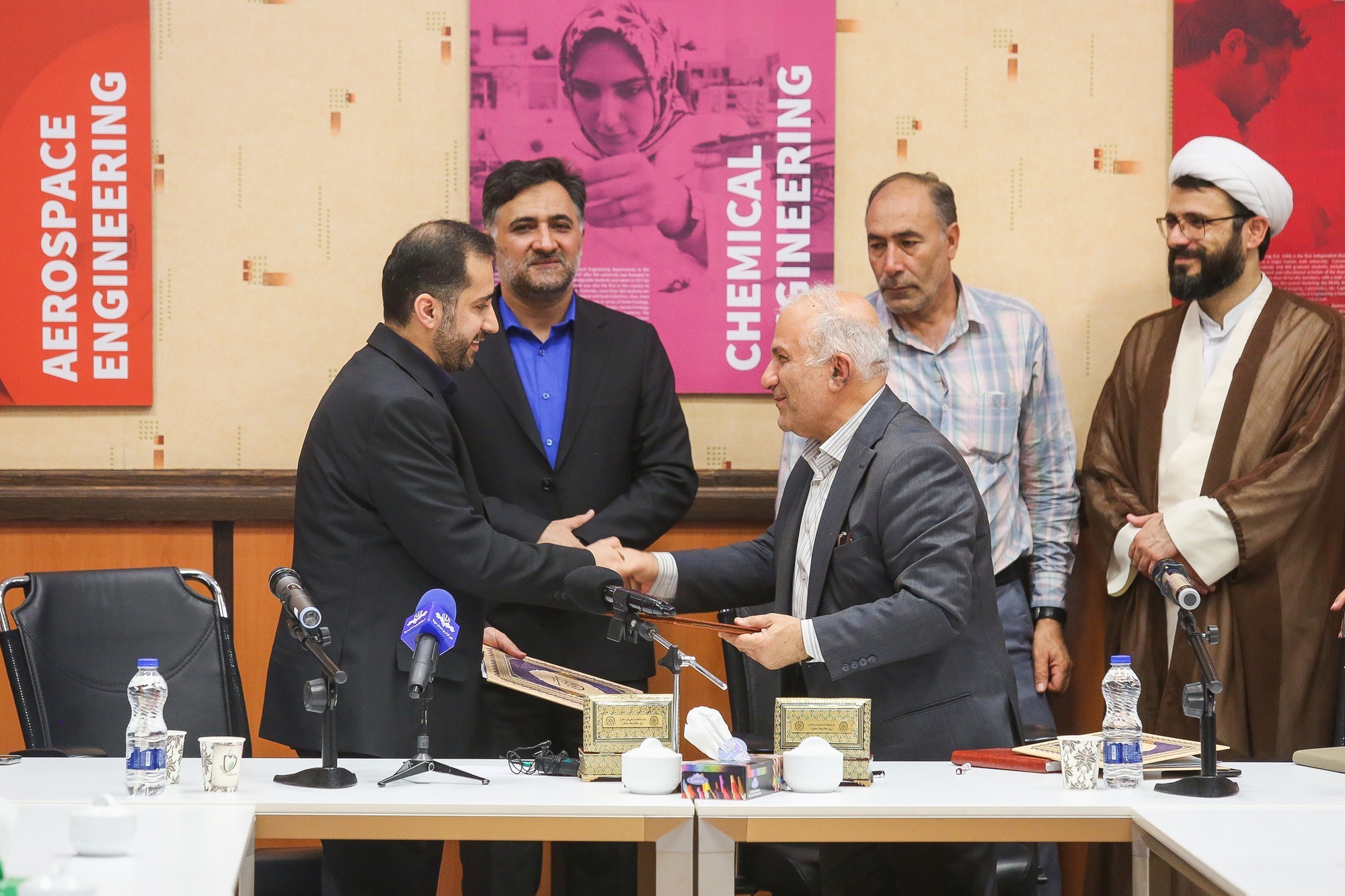 حمایت از طرحهای نوآورانه و ایجاد اشتغال نخبگان در دانشگاه حمایت از طرحهای نوآورانه و ایجاد اشتغال نخبگان در دانشگاه