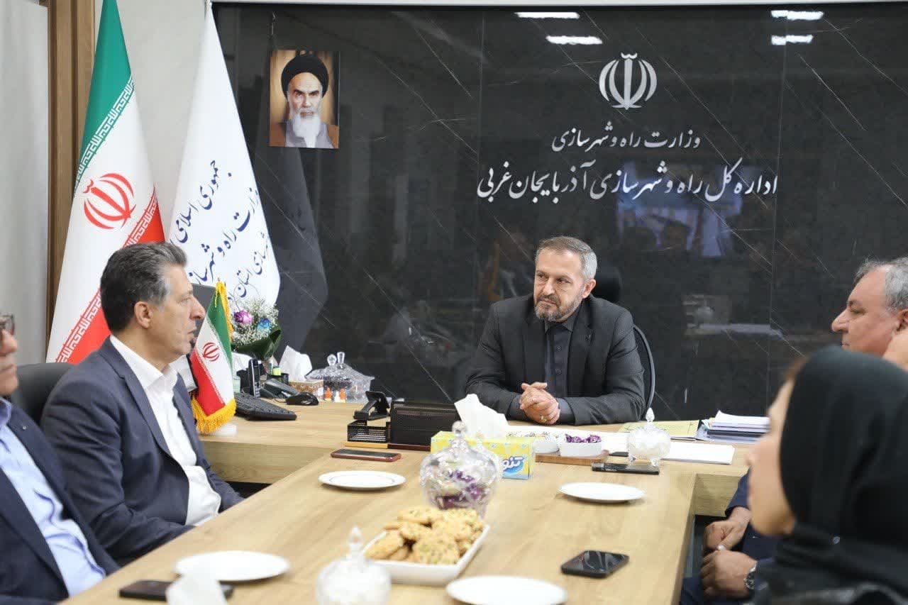 لزوم جذب سرمایه گذار برای اجرای طرحهای راه وشهرسازی آذربایجان غربی لزوم جذب سرمایه گذار برای اجرای طرحهای راه وشهرسازی آذربایجان غربی