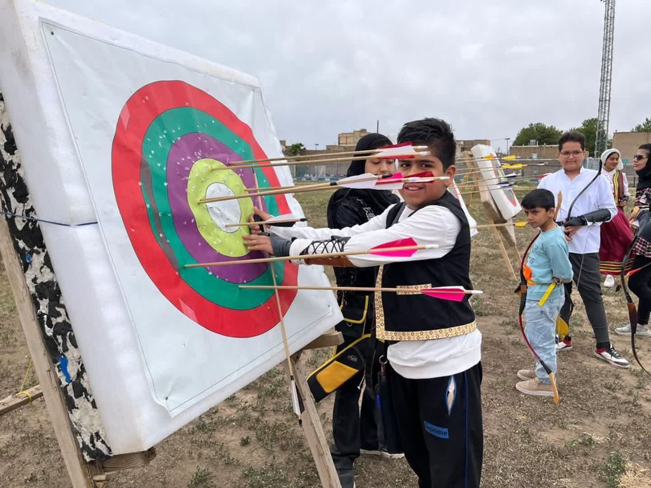 مسابقات تیراندازی با کمان سنتی سبزوار به مناسبت گرامیداشت دهه کرامت مسابقات تیراندازی با کمان سنتی سبزوار به مناسبت گرامیداشت دهه کرامت