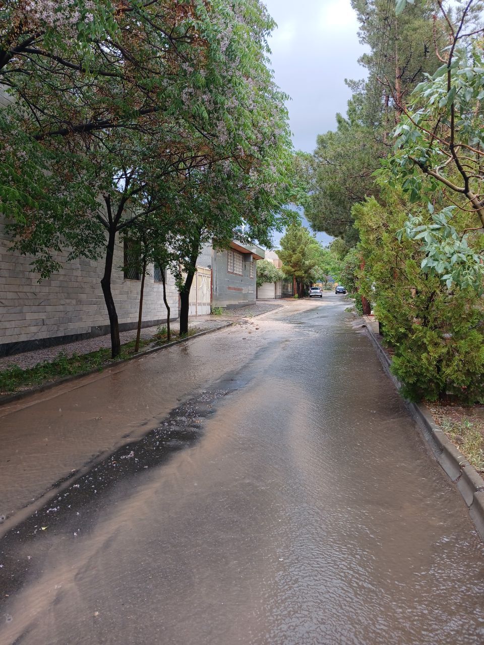 انسداد ۲  محور روستایی در فیروزه براثر سیلاب