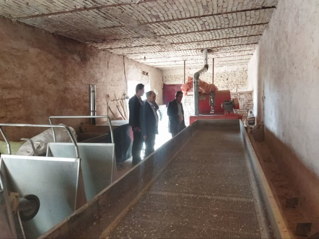 نقش موثرصنایع تبدیلی و تکمیلی در ارزش افزوده محصولات کشاورزی و دامی نقش موثرصنایع تبدیلی و تکمیلی در ارزش افزوده محصولات کشاورزی و دامی