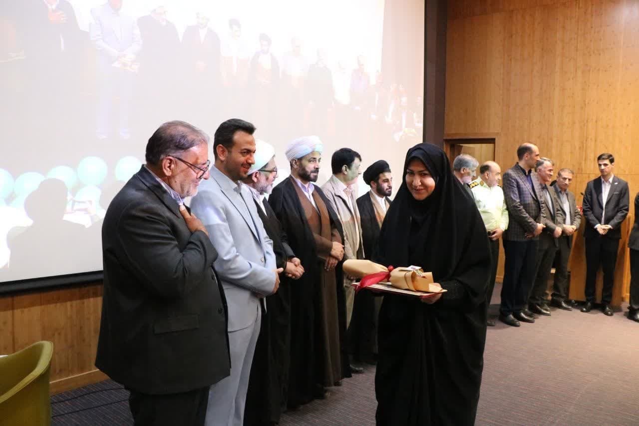 تجلیل از یکصد معلم برتر خوی تجلیل از یکصد معلم برتر خوی