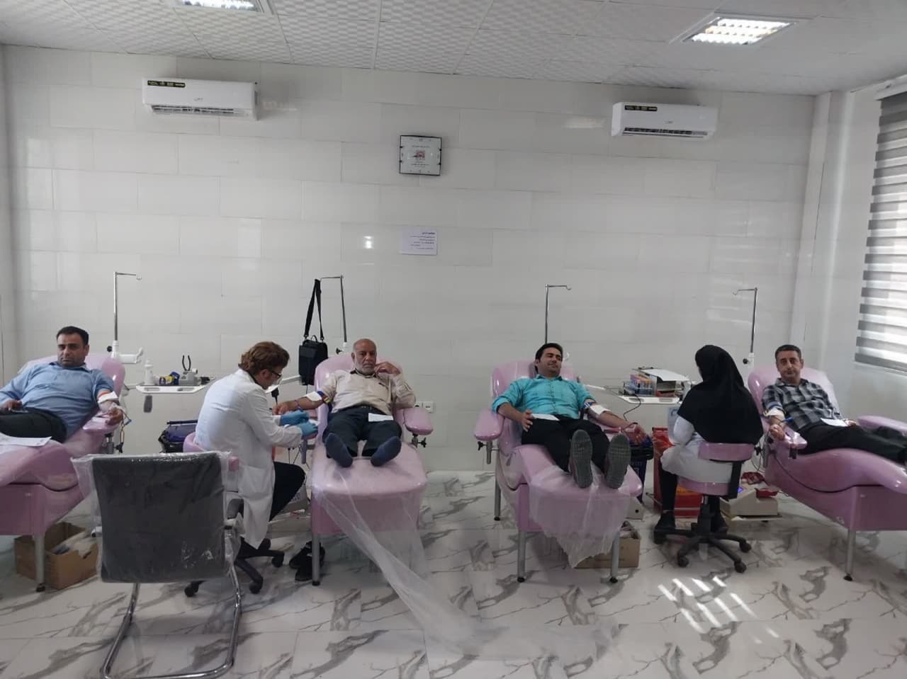 اهدای خون کارکنان شبکه بهداشت و درمان مهریز اهدای خون کارکنان شبکه بهداشت و درمان مهریز