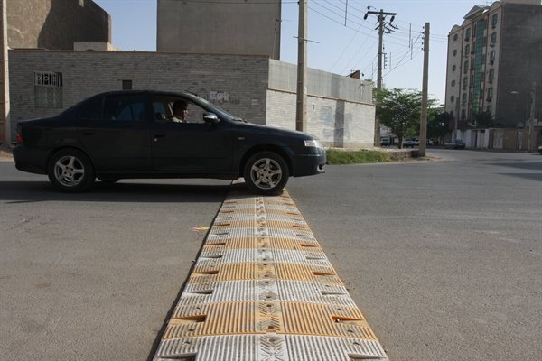 نصب سرعتگیر در خیابانها و معابر شهر ترکالکی نصب سرعتگیر در خیابانها و معابر شهر ترکالکی