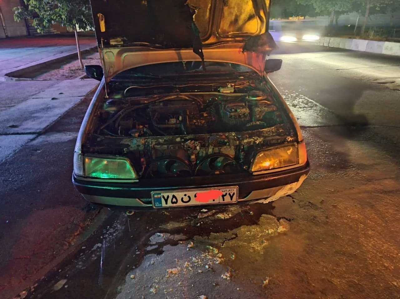 مهار آتش خودروی سواری دربوکان مهار آتش خودروی سواری دربوکان