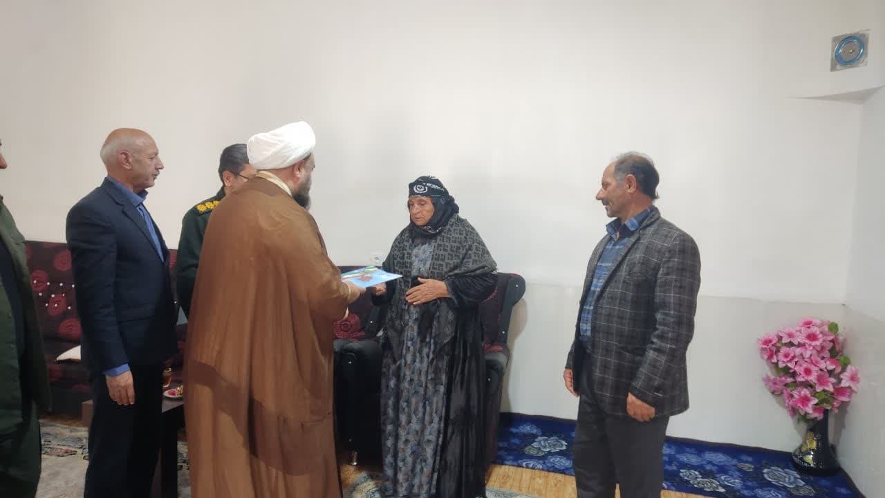 دیدار با خانواده شهیدحسین طلعت در پلدشت