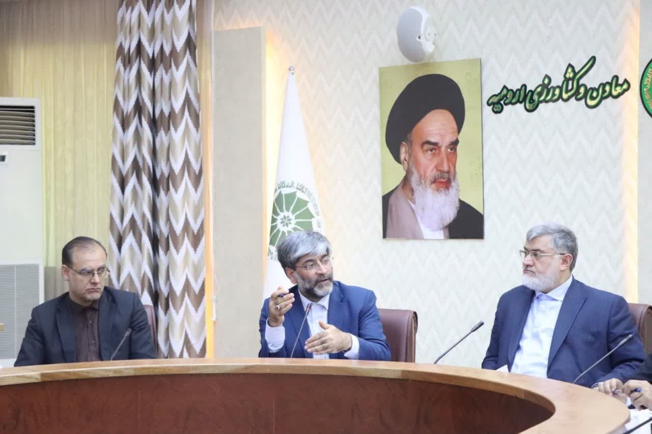 لزوم تدبیر برای ورود چند هزار دستگاه خودروی کشنده سنگین از گمرک ترکیه به ایران لزوم تدبیر برای ورود چند هزار دستگاه خودروی کشنده سنگین از گمرک ترکیه به ایران