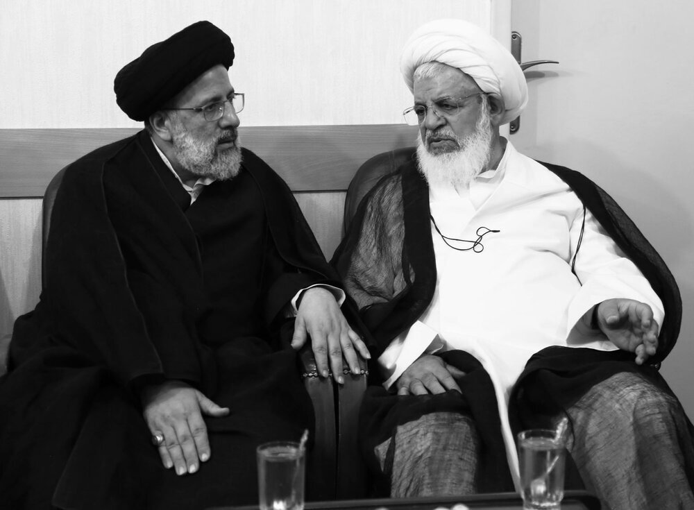 راه شهید رئیسی را با قدرت ادامه میدهیم راه شهید رئیسی را با قدرت ادامه میدهیم