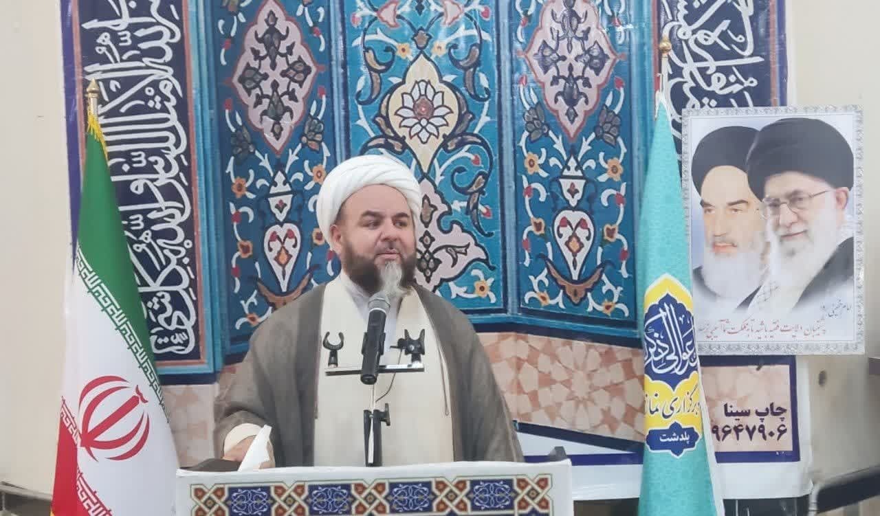 تاکید امام جمعه پلدشت برنقش خطیر معلمان درتربیت نیروی انسانی
