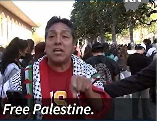 همراهی پدر با دختر دانشجویش در تظاهرات حمایت از فلسطین