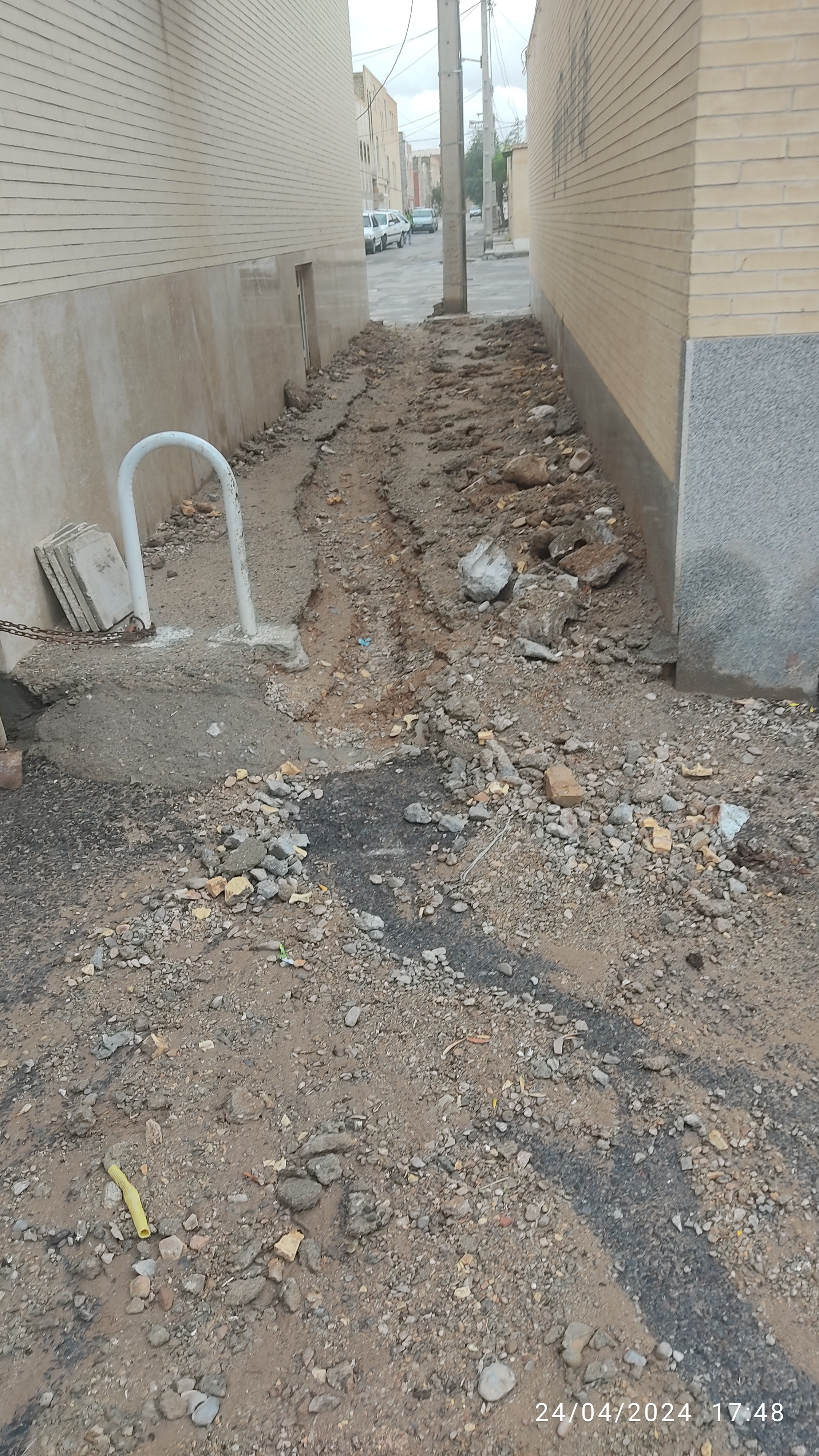 عدم رسیدگی شهرداری منطقه 4 یزد به مشکل خرابی آسفالت عدم رسیدگی شهرداری منطقه 4 یزد به مشکل خرابی آسفالت