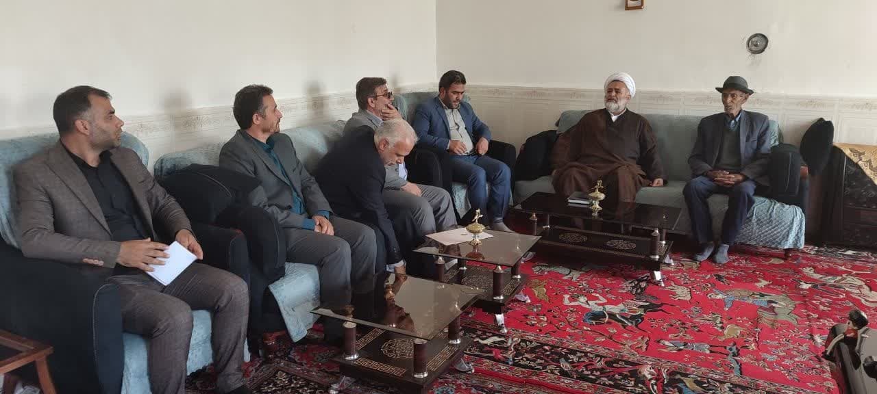 تجلیل از خانواده شهید و جانباز در چهاربرج تجلیل از خانواده شهید و جانباز در چهاربرج