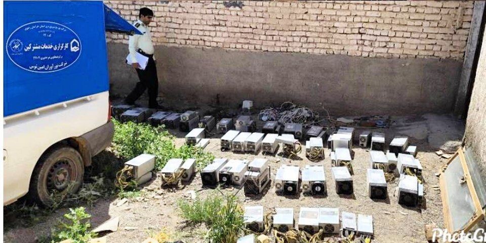 کشف ۳۷ دستگاه استخراج رمز در شهرستان زبرخان کشف ۳۷ دستگاه استخراج رمز در شهرستان زبرخان