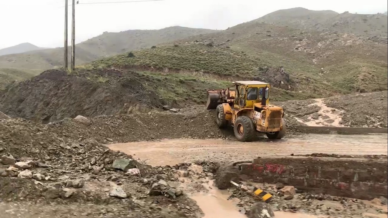 بازگشایی محور خوی قطور- رازی  بعد از جریان سیل بازگشایی محور خوی قطور- رازی  بعد از جریان سیل