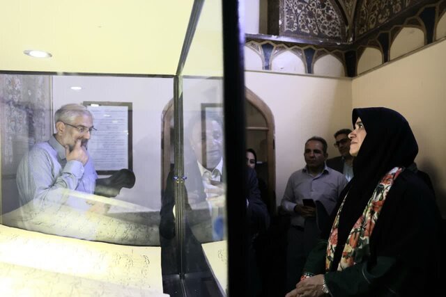 رونمایی از نسخ خطی موزه ملی و موزه سعدآباد در شیراز رونمایی از نسخ خطی موزه ملی و موزه سعدآباد در شیراز
