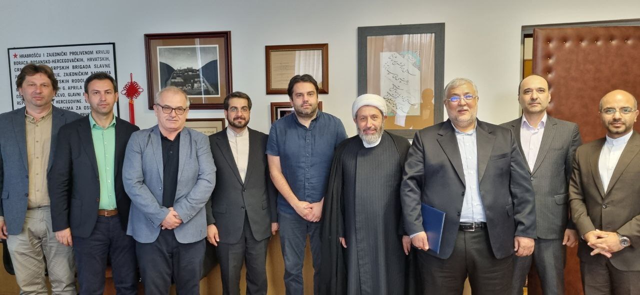 بازدید رئیس سازمان فرهنگ و ارتباطات اسلامی از دانشکده فلسفه دانشگاه سارایوو بازدید رئیس سازمان فرهنگ و ارتباطات اسلامی از دانشکده فلسفه دانشگاه سارایوو