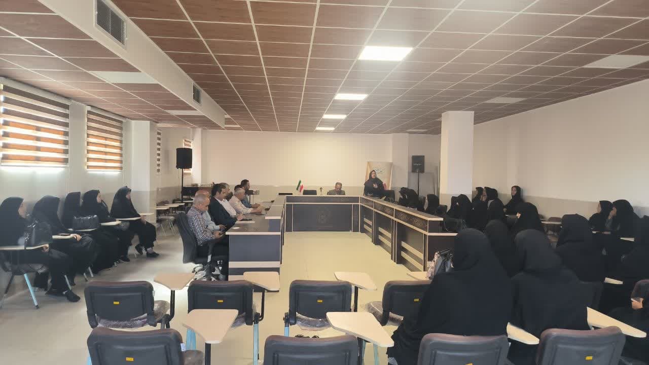 تجلیل از مروجان سلامت در مدارس مهریز تجلیل از مروجان سلامت در مدارس مهریز