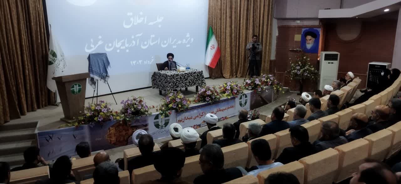 تبعیت از هوای نفس و آرزوی طولانی داشتن دو عامل مهم تباهی انسان است