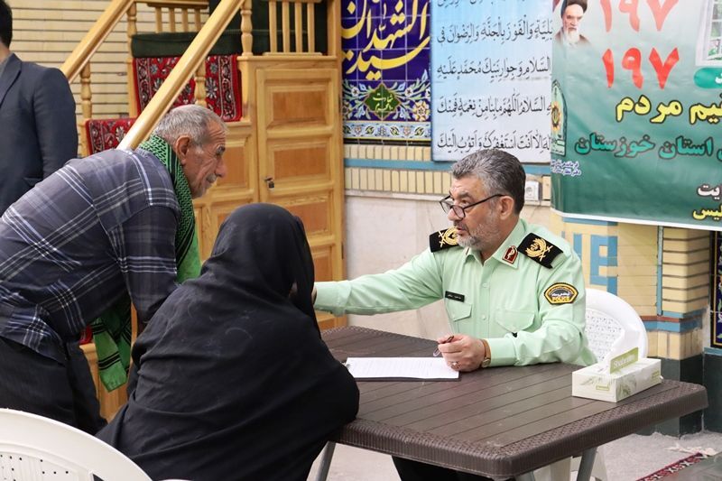 دیدار مردمی فرمانده فراجا خوزستان در مسجد امیرالمومنین کوی مدرس اهواز دیدار مردمی فرمانده فراجا خوزستان در مسجد امیرالمومنین کوی مدرس اهواز