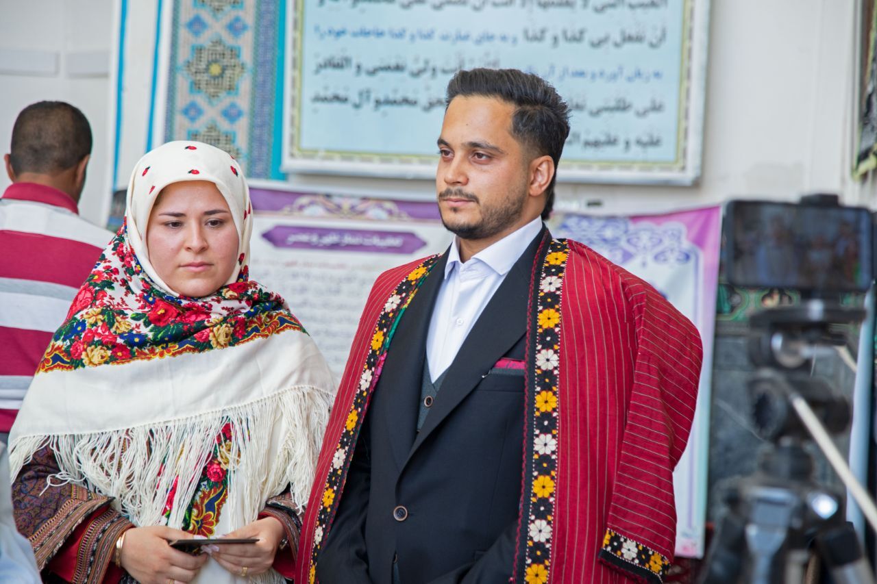 عروس و داماد کلاتی با لباسهای سنتی در انتخابات ریاست جمهوری عروس و داماد کلاتی با لباسهای سنتی در انتخابات ریاست جمهوری