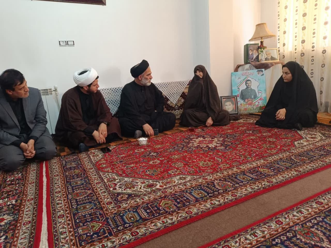 دیداربا خانواده شهیدان ورمزیار و اهری در سلماس دیداربا خانواده شهیدان ورمزیار و اهری در سلماس