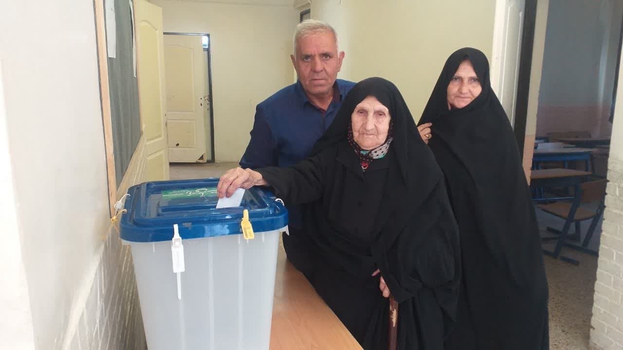 حضور مسن‌های خراسان شمالی، پای صندوق رای