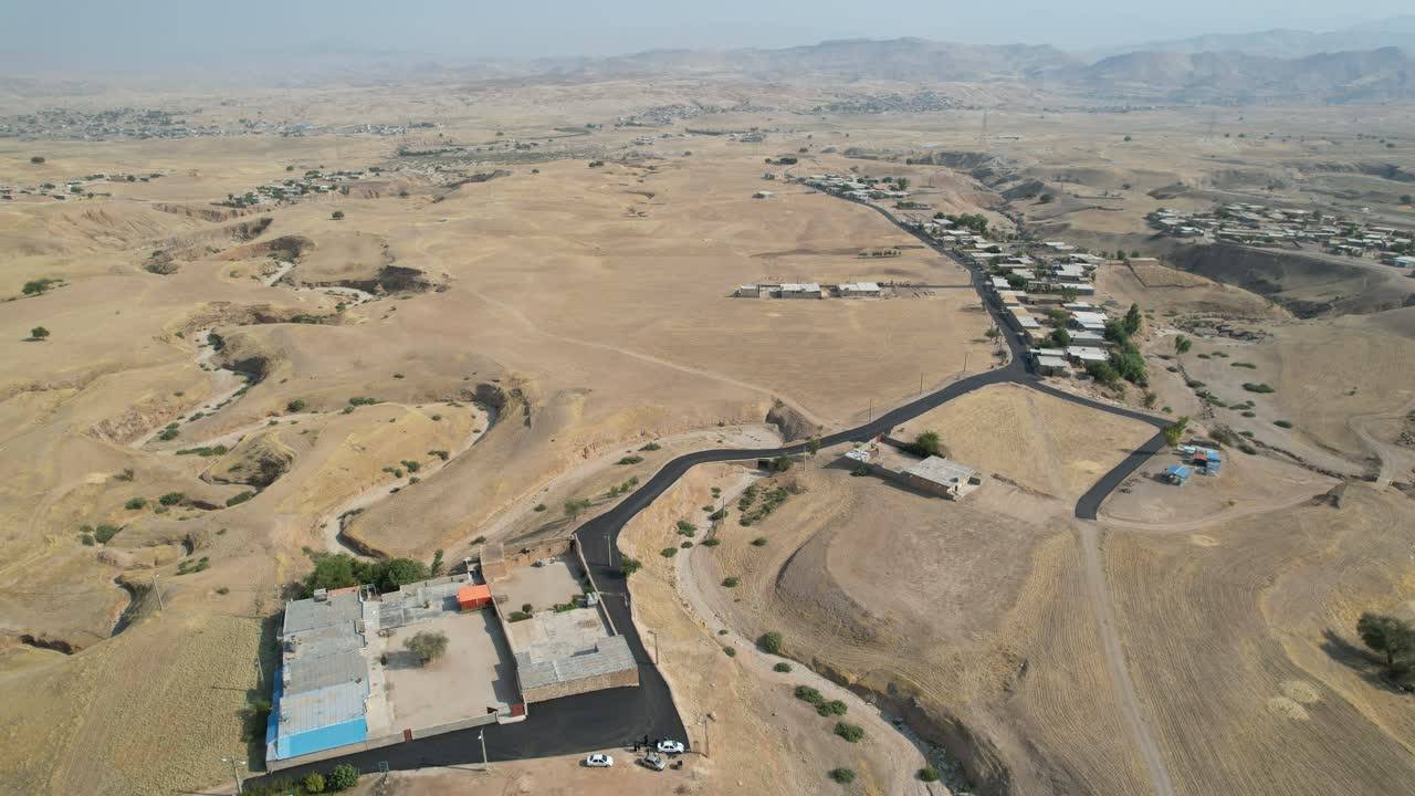 اجرای نهضت آسفالت در روستای شهرک میثم اندیکا